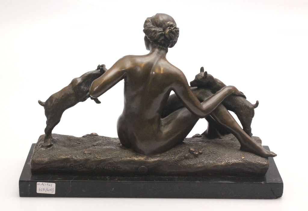 Bronze figurine 