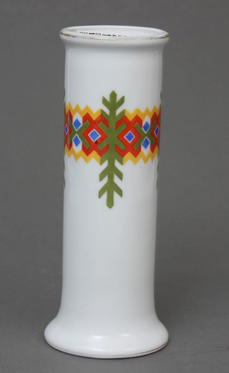 Фарфоровая ваза  с росписью