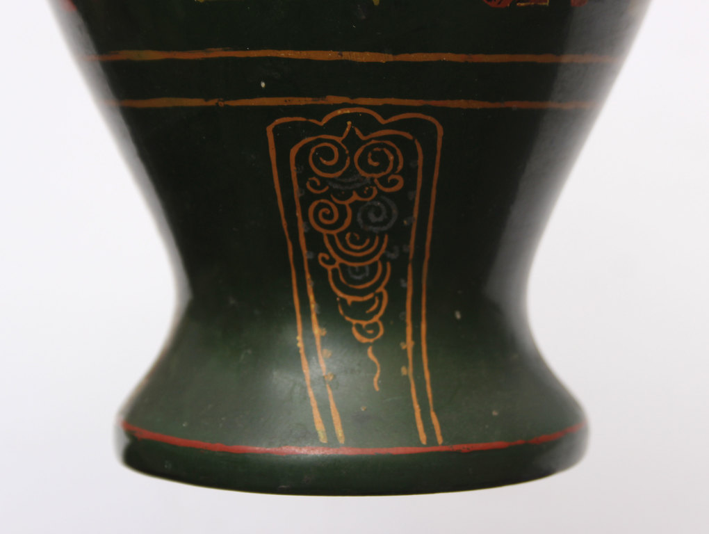 Bakelite vases (2 pcs) and a hippo figure