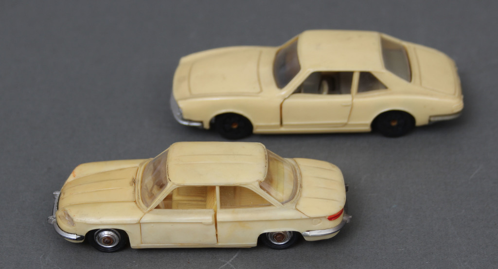 Две модели автомобилей