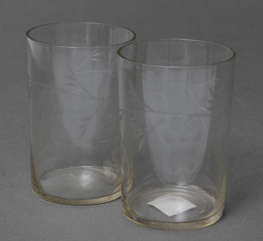 Iļģuciema stikla fabrikas glāzes (2 gab) ar vīnogu motīvu