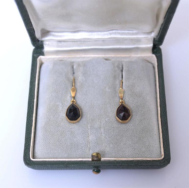 Gold earrings with polished Bohemian garnets