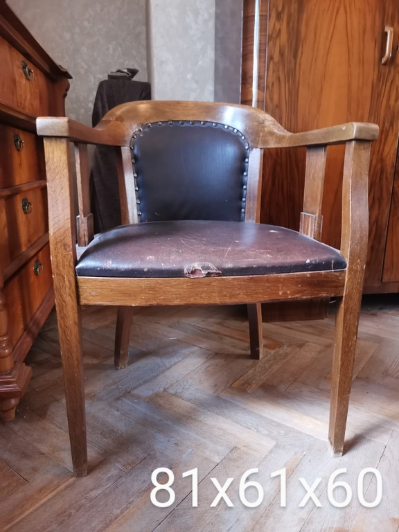 Oak chair with leather upholstery