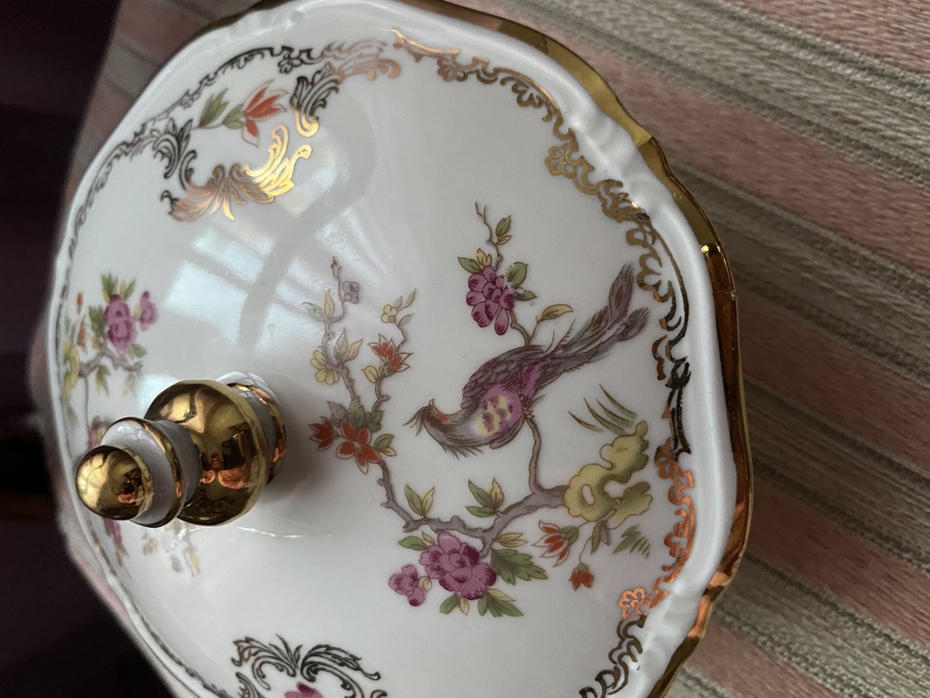 Apgleznots Windsor porcelāna trauks ar vāku Bavaria Vācija