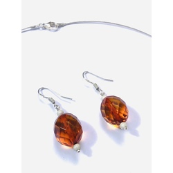 Silver necklace with earrings. Polished (diamond cut) amber.