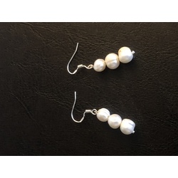 Silver earrings with natural pearls