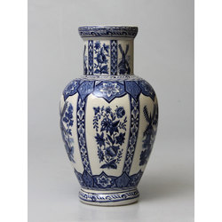 Porcelāna vaze ar Holandes dzirnavu, ziedu motīvu