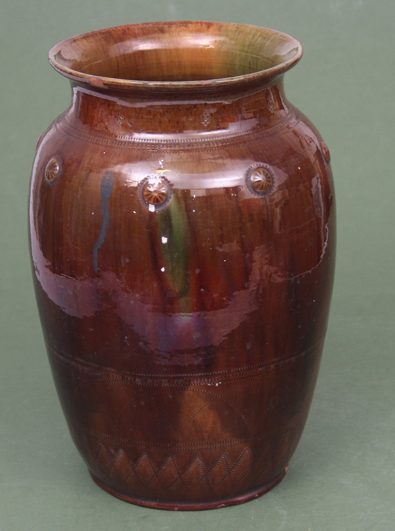 Керамическая  ваза с орнаментом