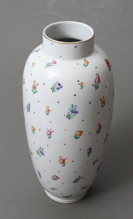 Ceramic vase with painting