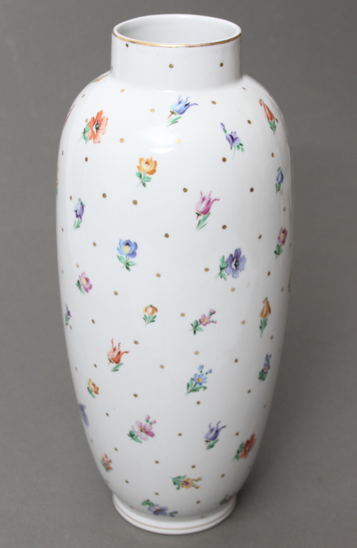 Керамическая ваза с росписью