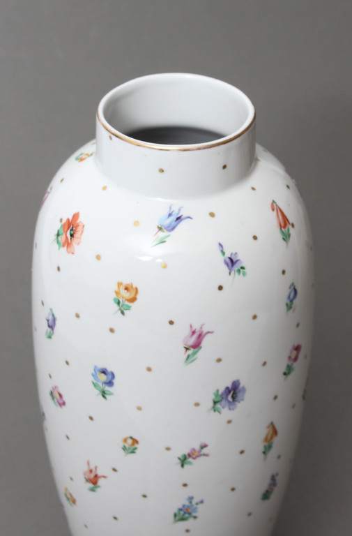Ceramic vase with painting