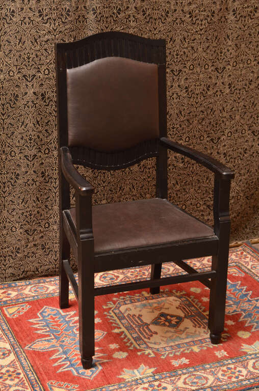 Wooden chair with leather upholstery (2 шт.)