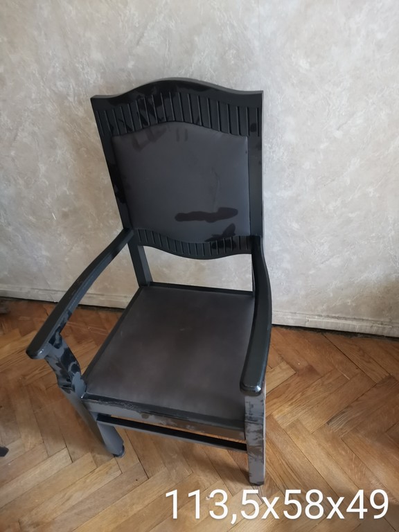 Wooden chair with leather upholstery (2 шт.)