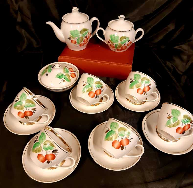 Porcelain tea service for 6 persons with jam dish, 20th century.  PSSR . Porcelain, painting, gilding.
