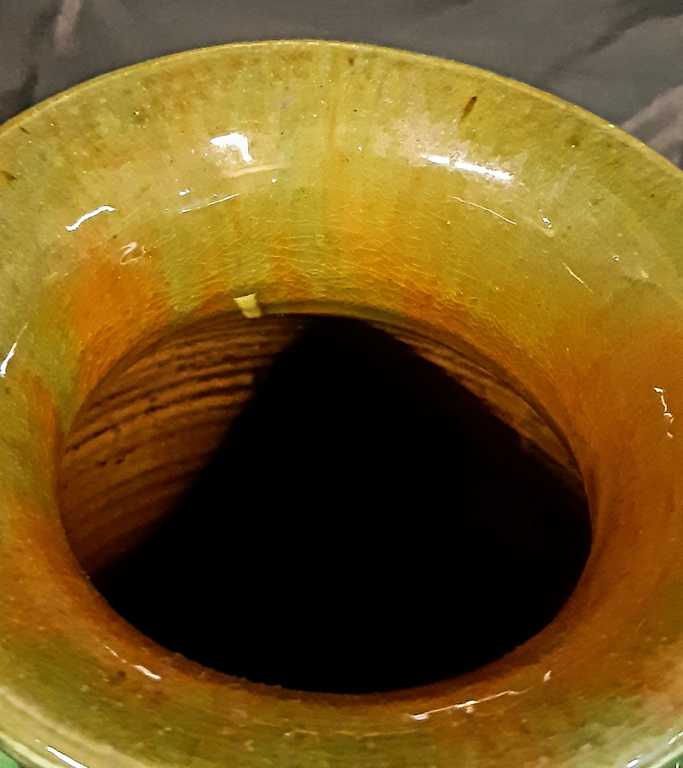 Keramikas vāze  20. gs. 30. gadi. Autora darbs, Latvija. Keramika, roku darbs. Augstums 34 cm. Plataka vieta - 20 cm diametrā.
