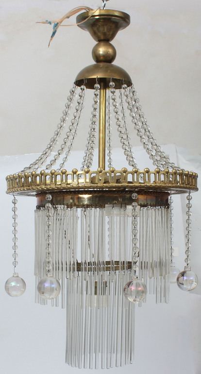Misiņa lampa ar stikla piekariņiem