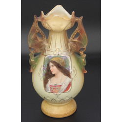 Porcelāna vāze ar sievietes portretu