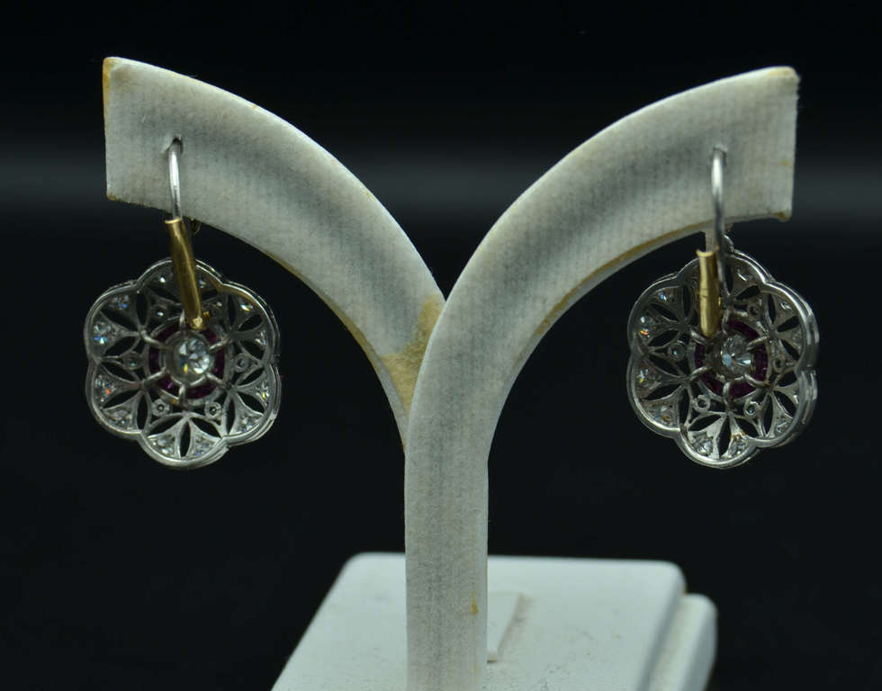 Platinum and gold earrings with 40 natural diamonds and 27 natural rubies