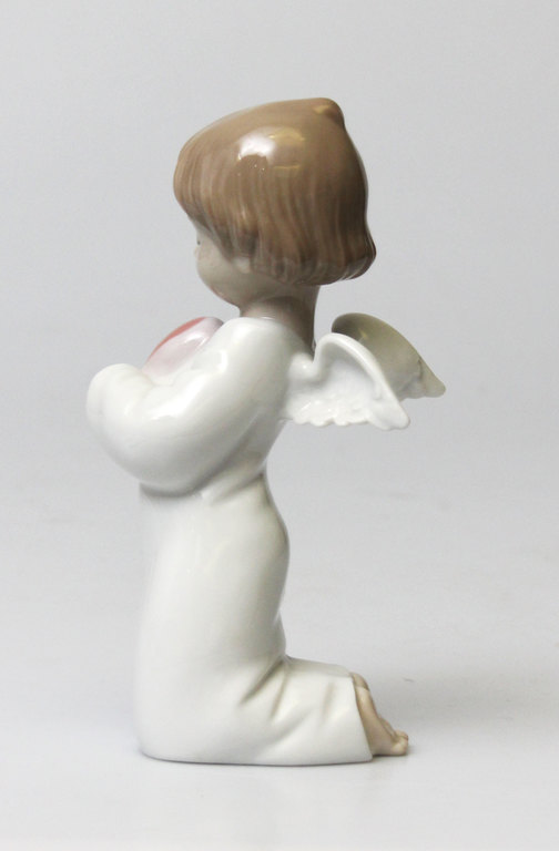 Фарфоровая статуэтка Ангельская любовь