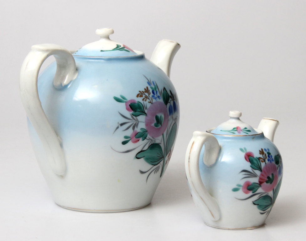 Set of teapots