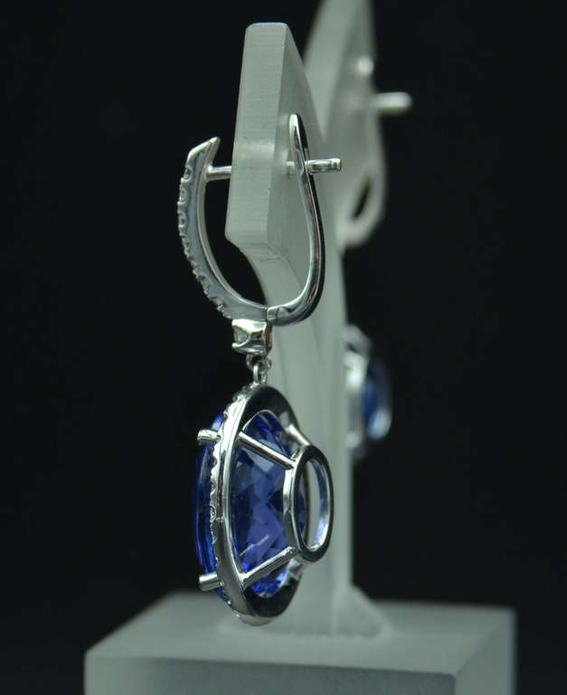 White gold earrings with tanzanites and diamonds