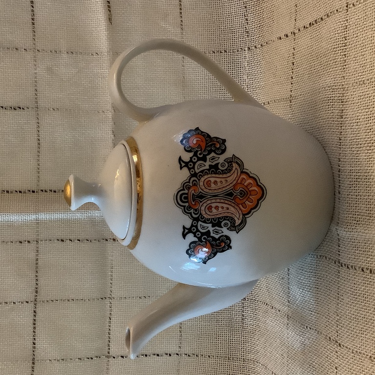 Рижский фарфоровый чайный сервиз Austrumu,большая редкость в полном комплекте из трёх чайников и сухарницы