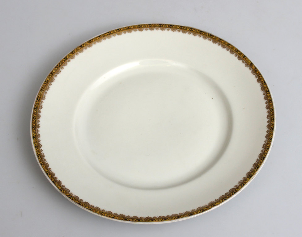 Кузнецовская фарфоровая тарелка