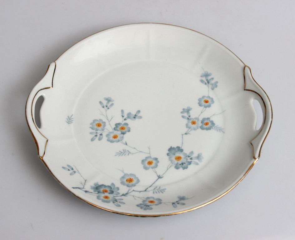 Фарфоровая сервировочная тарелка Кузнецова с цветами