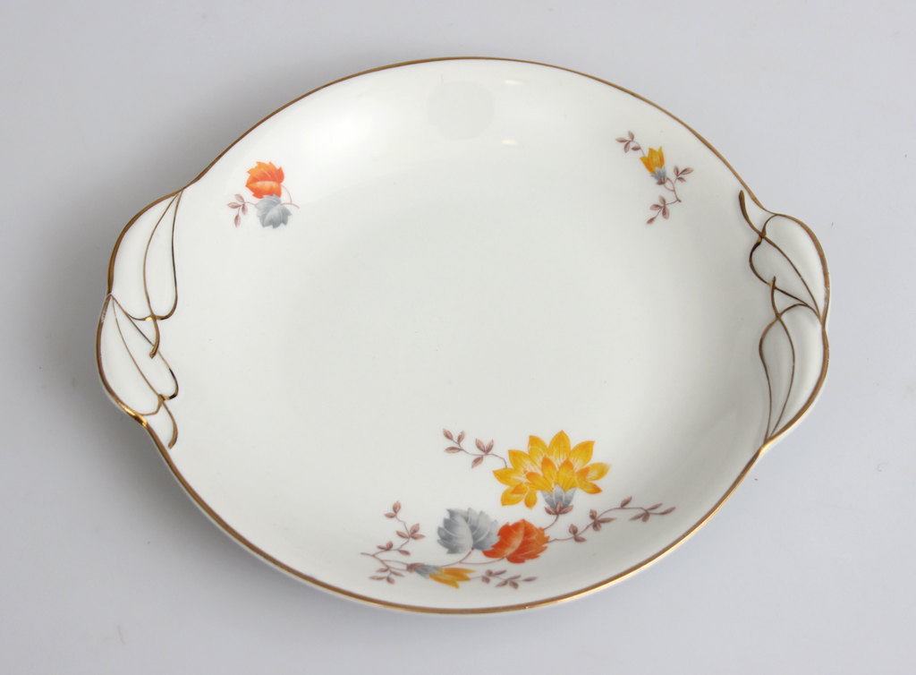 Kuznetsov porcelain plate with a floral motif