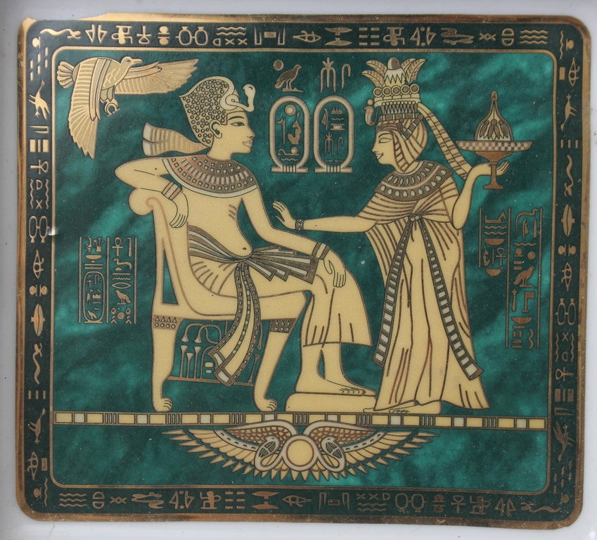 Pelnutrauks ar senās Ēģiptes motīvu