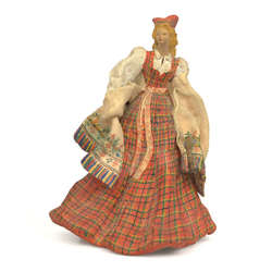 Керамическая статуэтка ''Девушка в народном костюме''