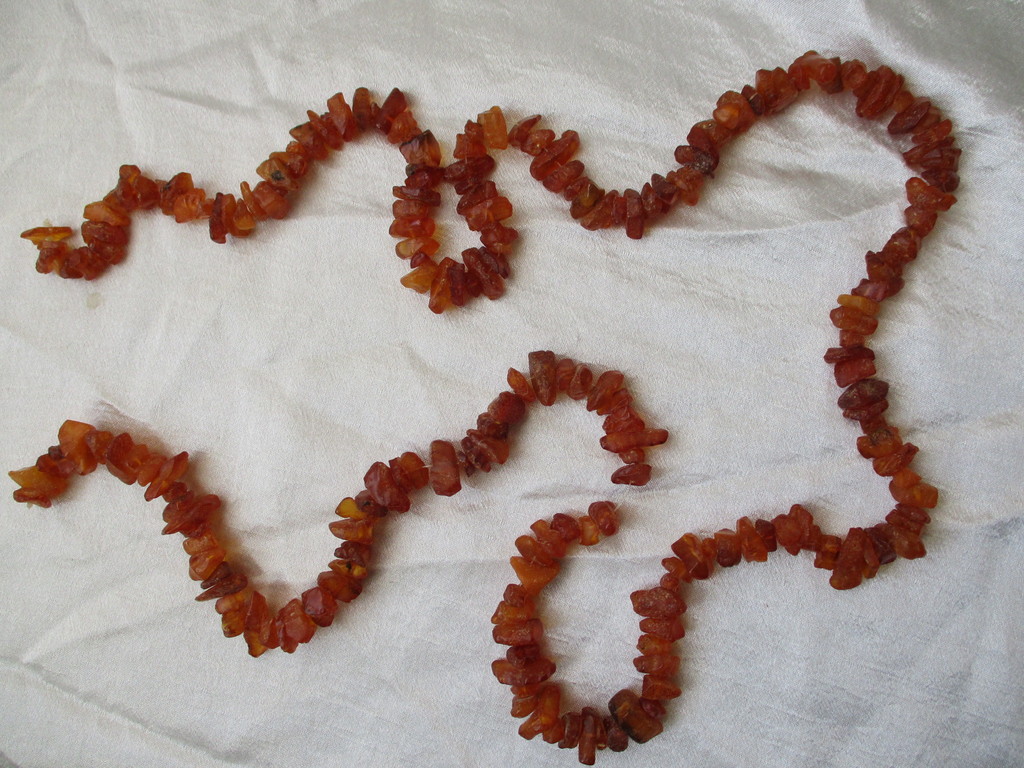 Beads made of raw amber. Length 90 cm. Weight 40 gr.