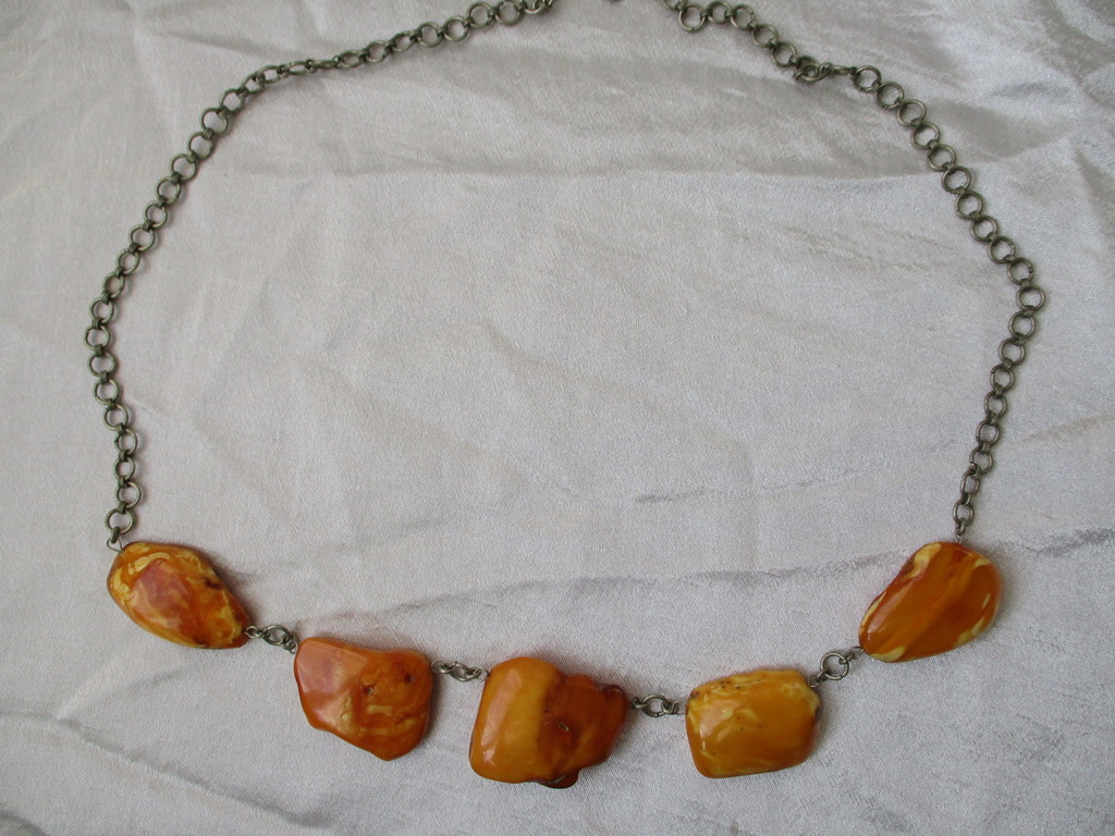 Necklace with amber. Weight 28.7 gr. Length 60 cm.