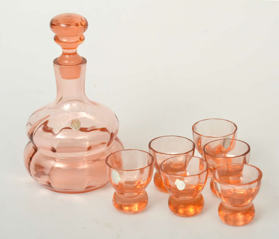A rum decanter with a label and six glasses