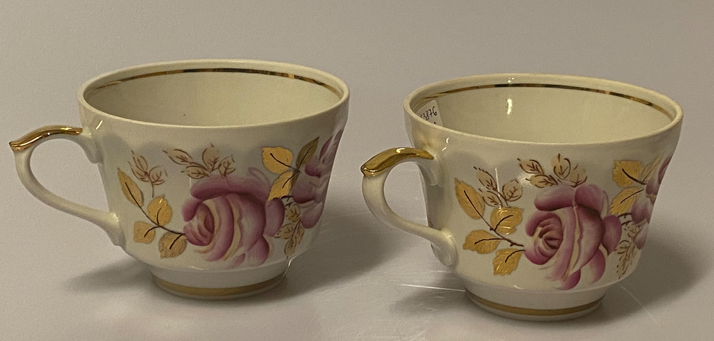 Porcelain tea cups with saucers 