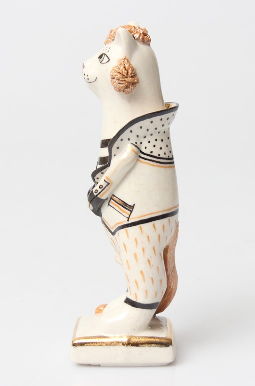 Porcelain figure 