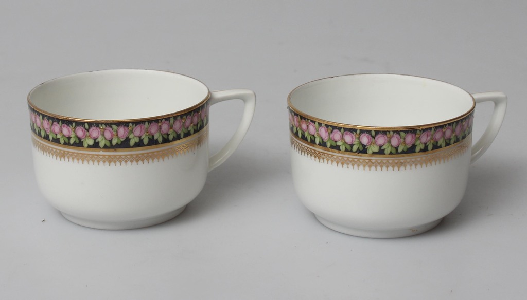 Porcelain cups with saucers (2 pcs)