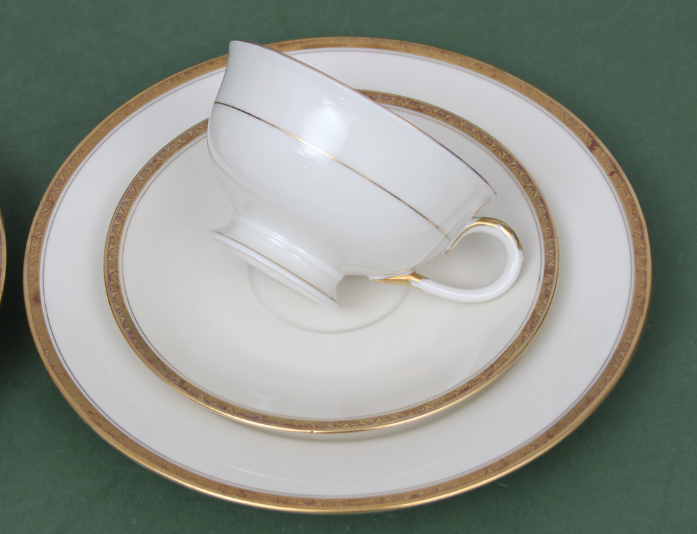 Porcelain cups, saucers and plates (for 2 persons)