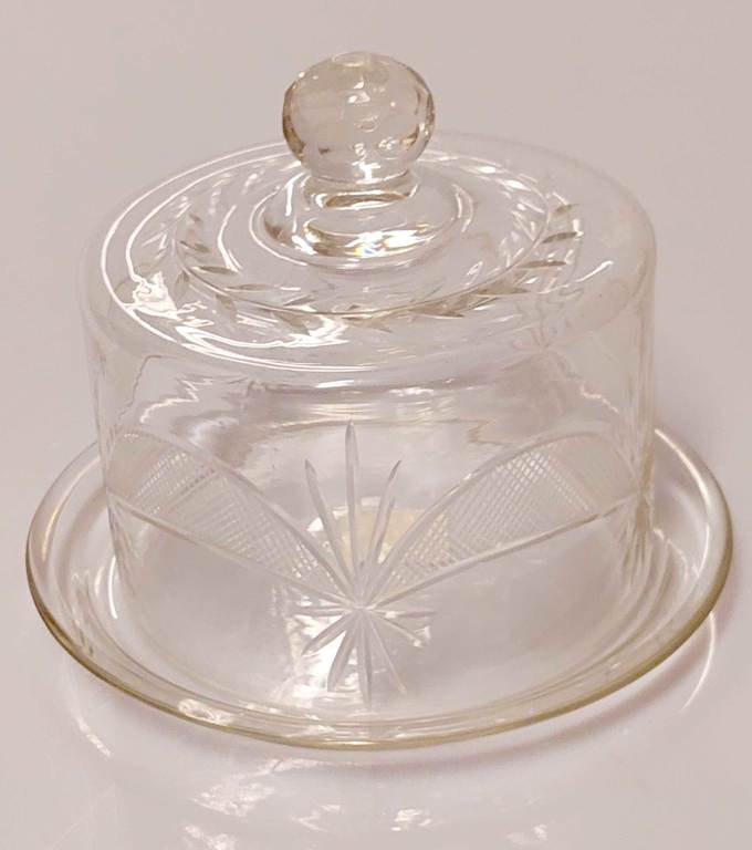 Ilguciem glass container with a lid