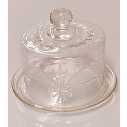 Ilguciem glass container with a lid