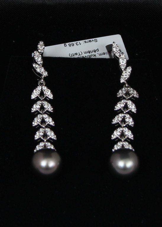 White gold earrings with diamonds and black pearls