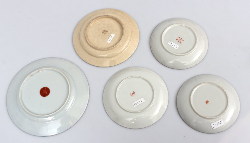 Painted porcelain plates with an Asian motif (5 pcs.)