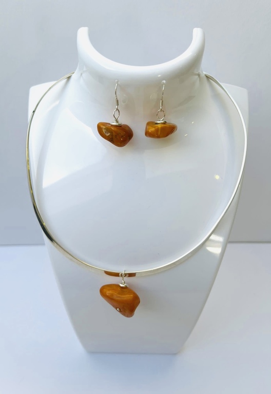 Silver necklace with Yellow Vintage Amber and earrings