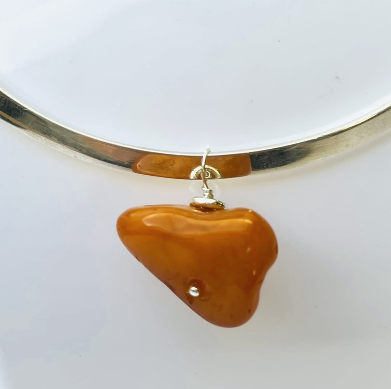 Silver necklace with Yellow Vintage Amber and earrings