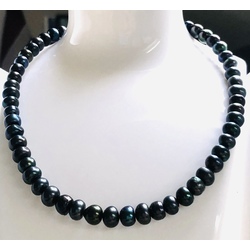 Black pearl necklace with silver clasp. 100% natural freshwater pearls.
