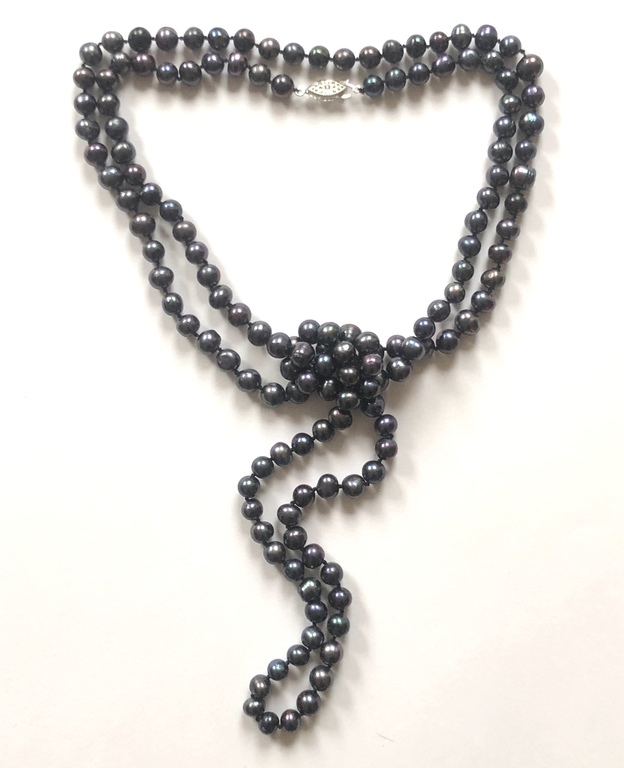 Black Tahitian pearl beads.