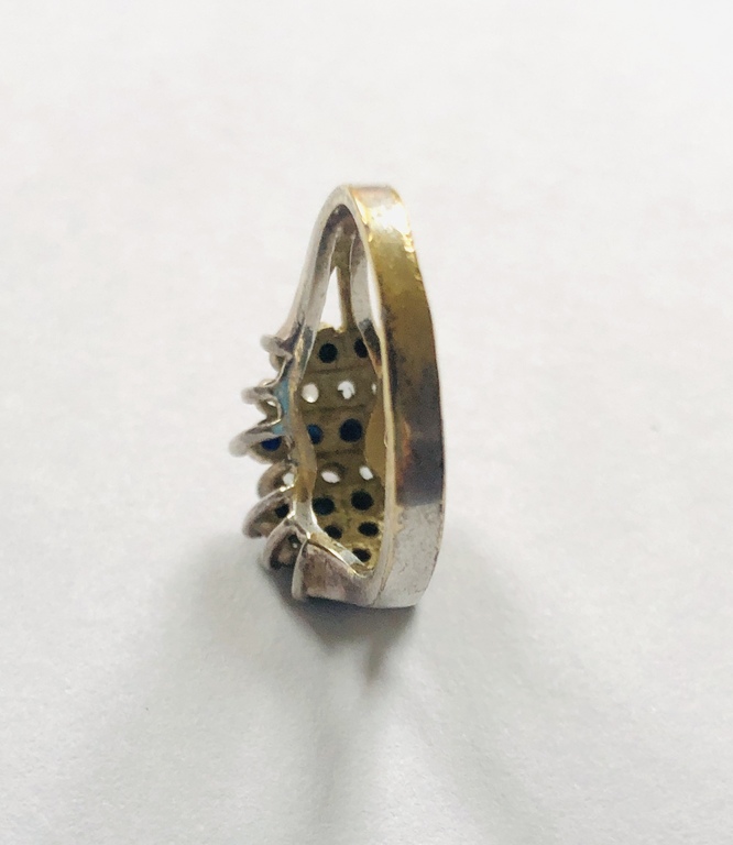 Серебряное кольцо с черными сапфирами и фианитами