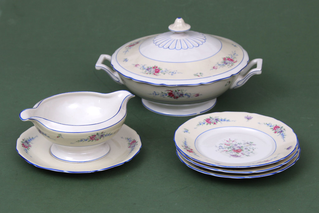 Set of Jessen serving dishes