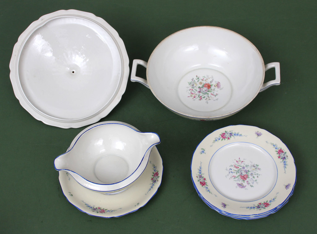 Set of Jessen serving dishes