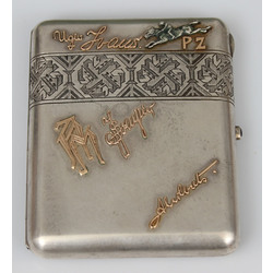 Серебряный портсигар с позолоченными элементами 